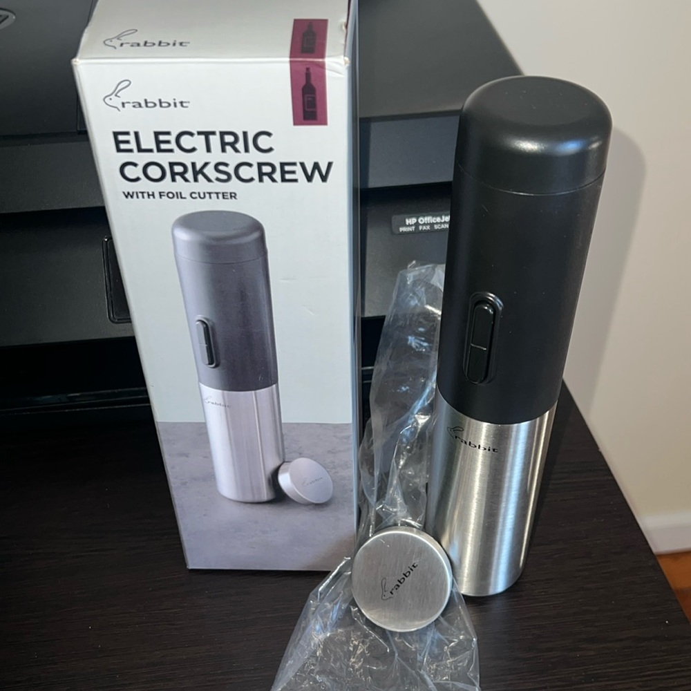 Rabbit electric corkscrew with foil cutter
